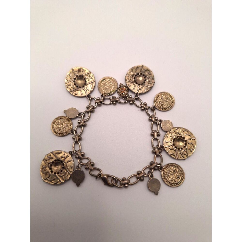 Charm bracelet cha cha dangle drop Spanish inspired gold tone 7.5 inches - Picture 2 of 3